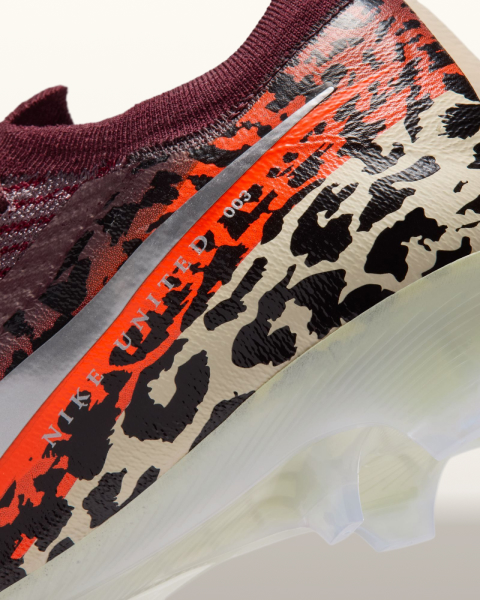 Flyknit upper wrapping the ankle and foot for a close, sock-like fit