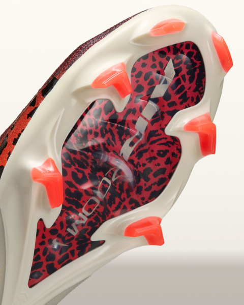 Air Zoom unit underfoot - the 3/4-length unit sits directly below the foot within the cleat